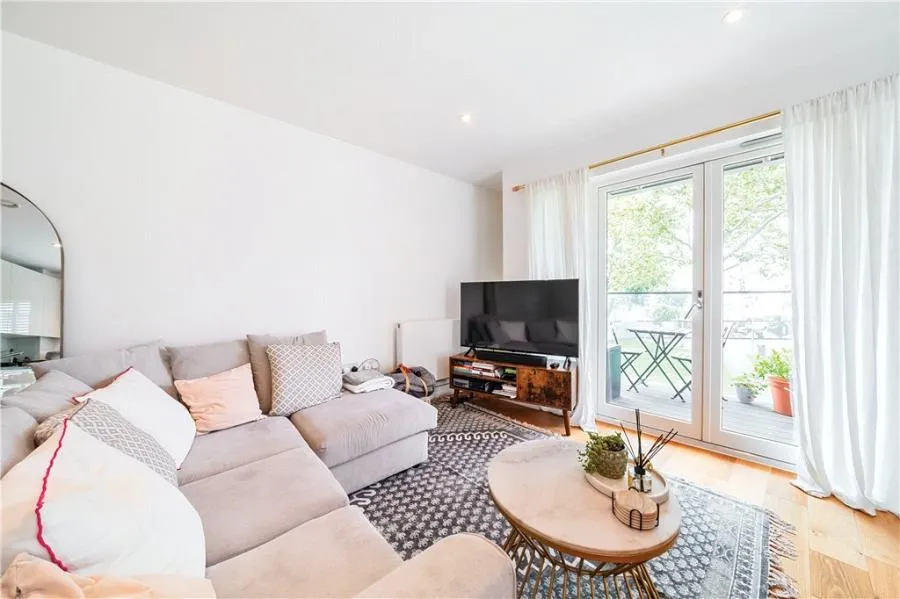 Fairbourne Road, London, SW4, photo 2