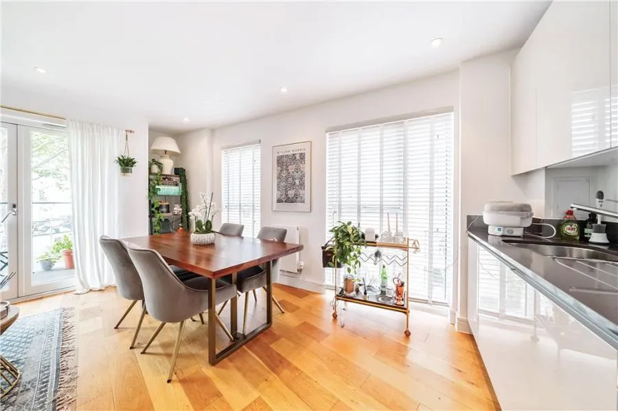 1 bed flat for sale, Fairbourne Road, London, SW4