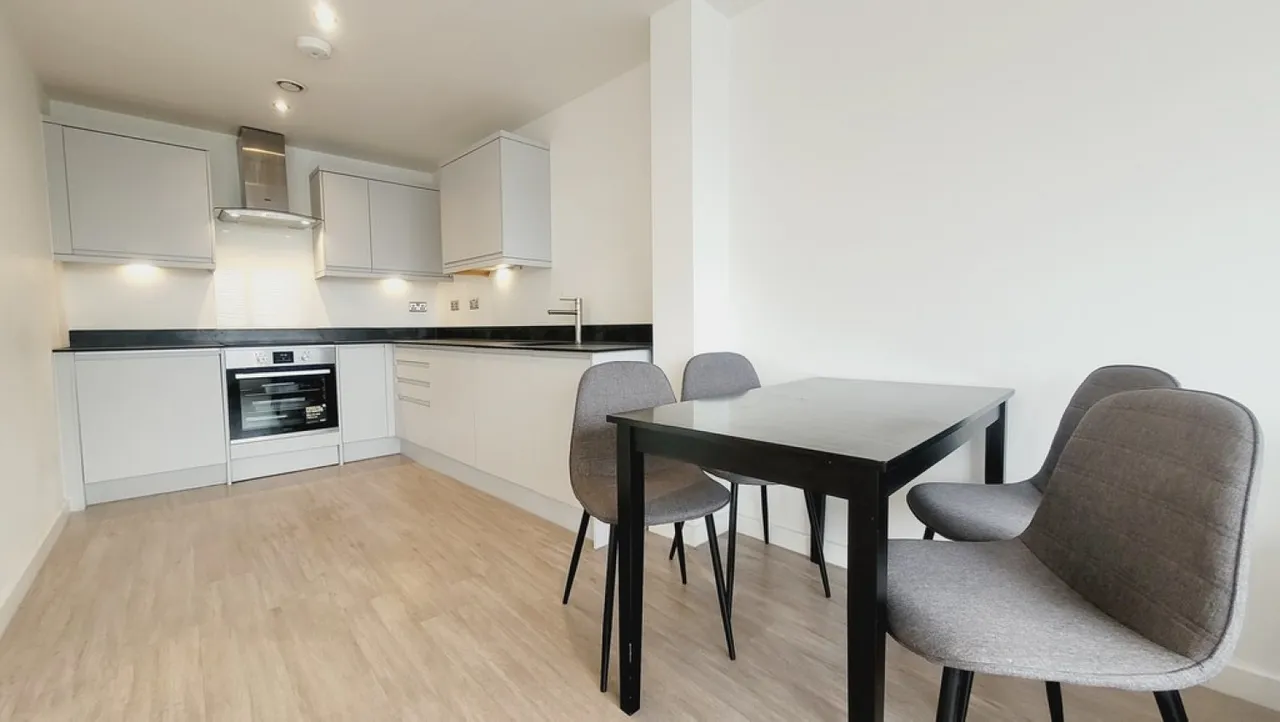 Goldsworth Road, Woking, GU21, photo 3