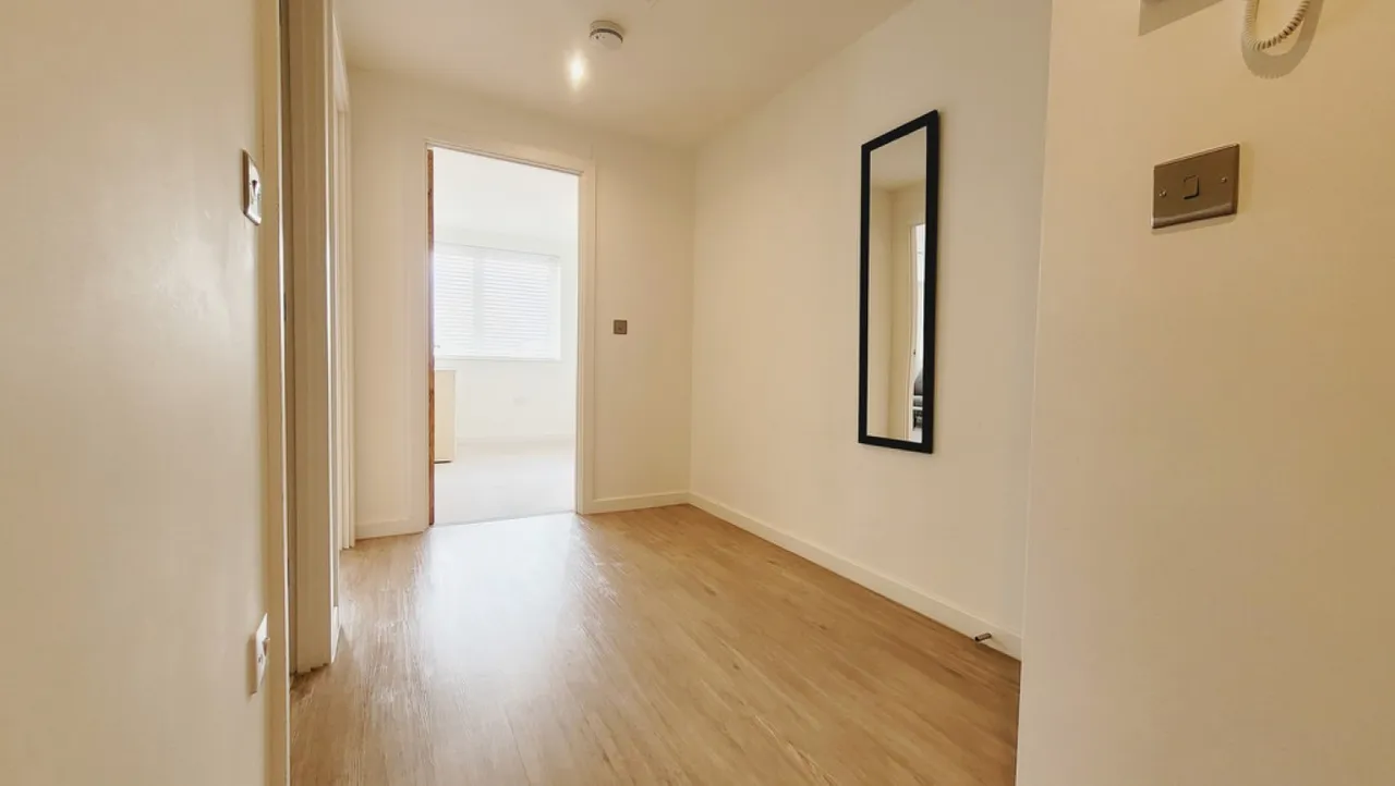 Goldsworth Road, Woking, GU21, photo 7