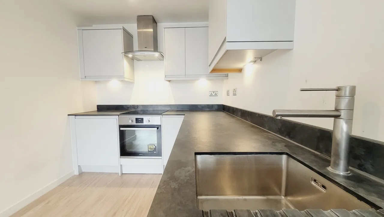 Goldsworth Road, Woking, GU21, photo 6