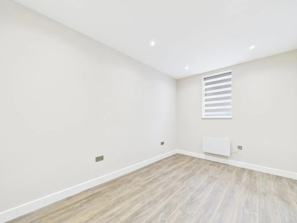London Road, Burgess Hill, photo 3
