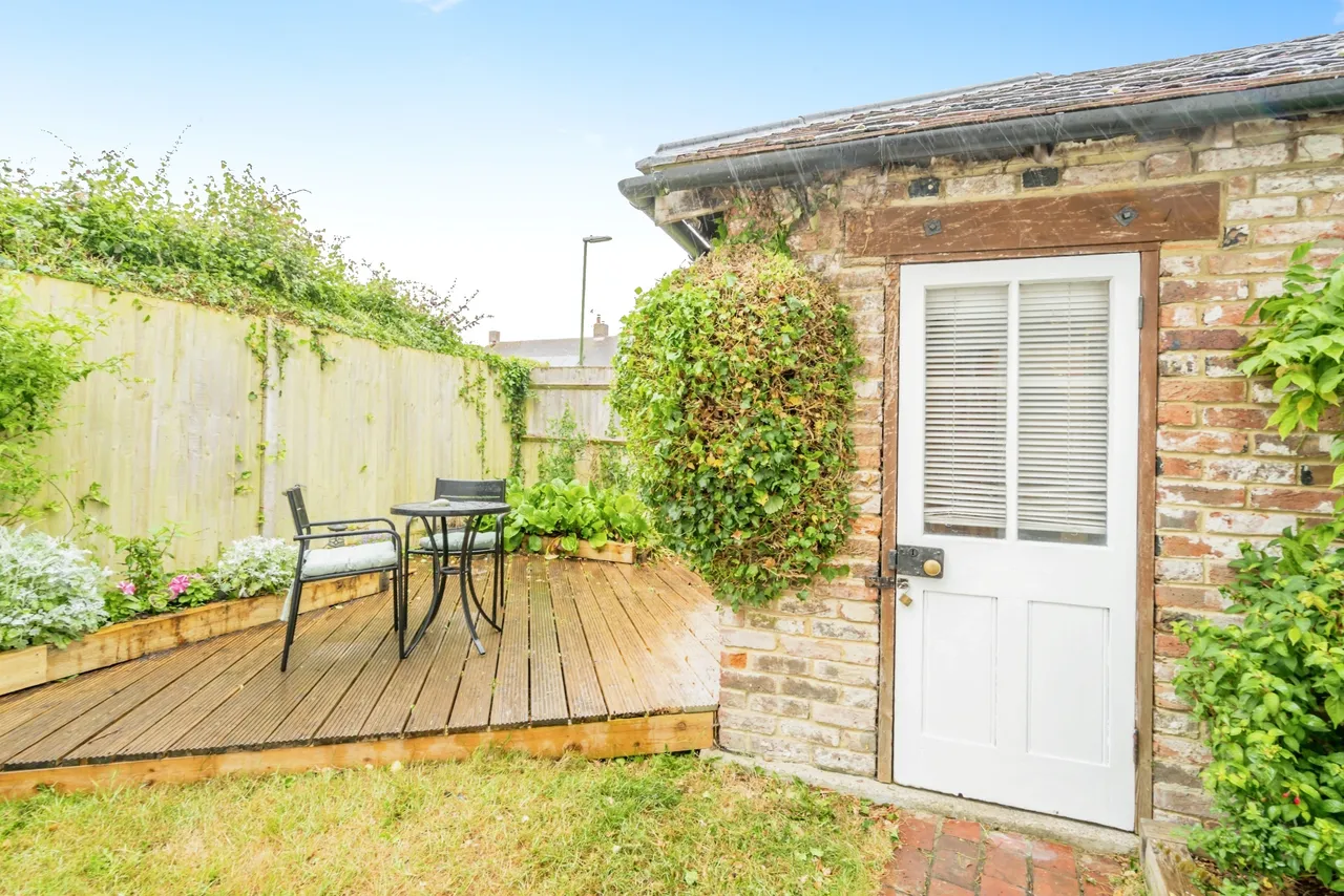 St. Pauls Road, Chichester, PO19, photo 3