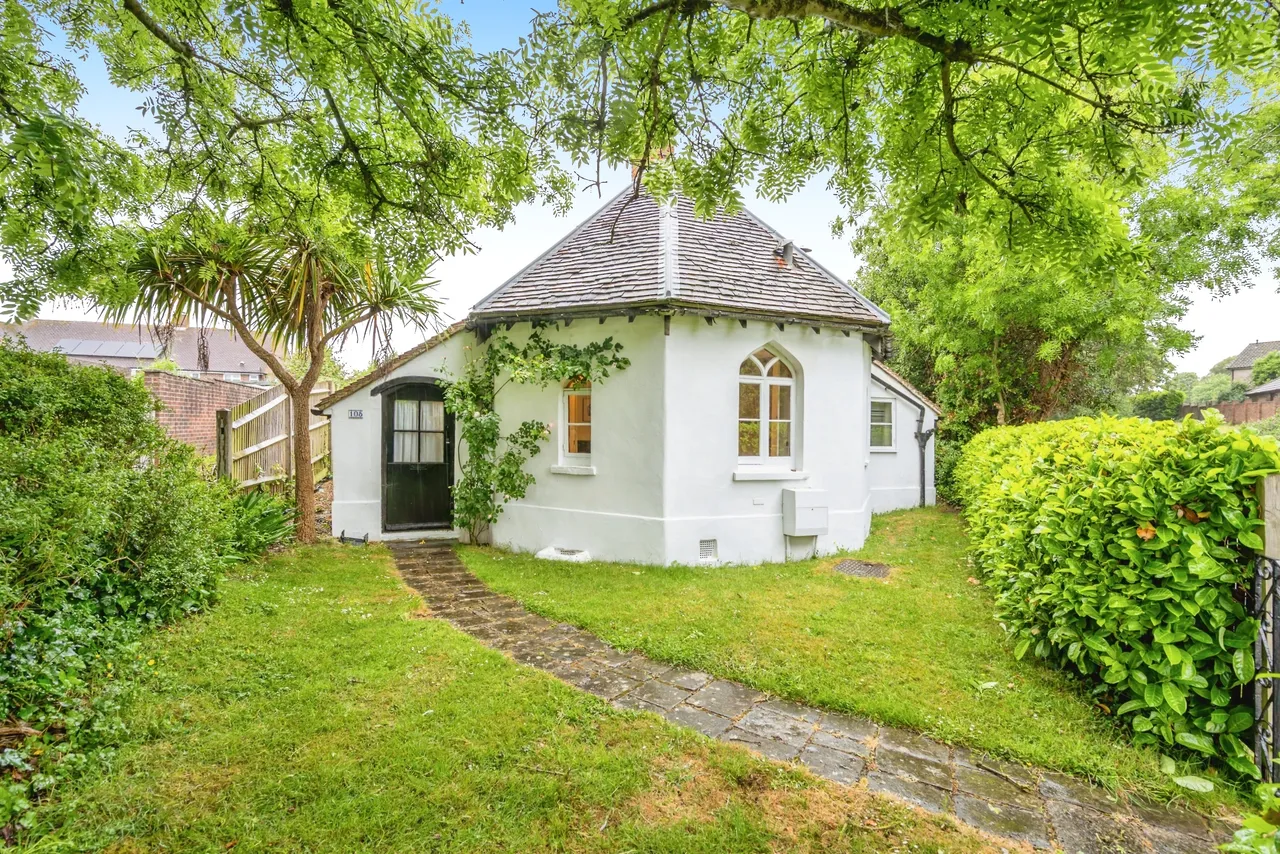 2 bed house for sale, St. Pauls Road, Chichester, PO19