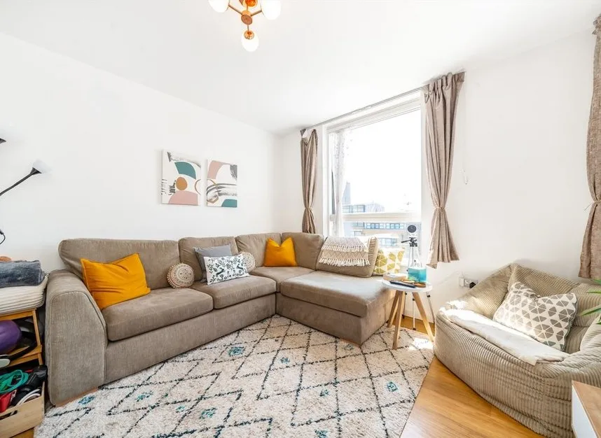 High Street, Brentford, TW8, photo 5