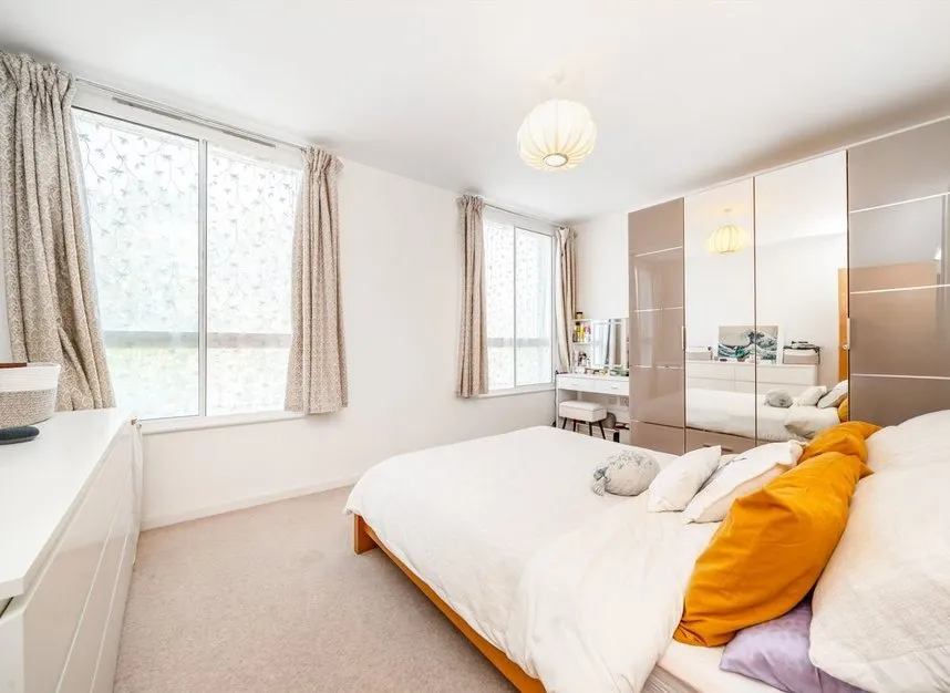 High Street, Brentford, TW8, photo 6