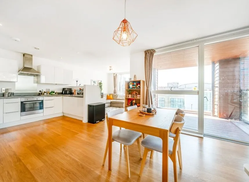 High Street, Brentford, TW8, photo 4