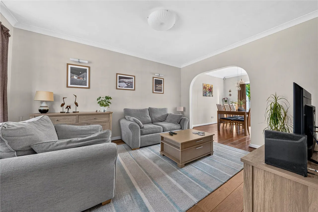 Percheron Drive, Knaphill, GU21, photo 2