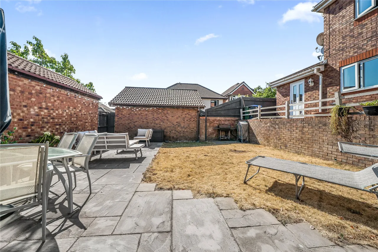 Percheron Drive, Knaphill, GU21, photo 15