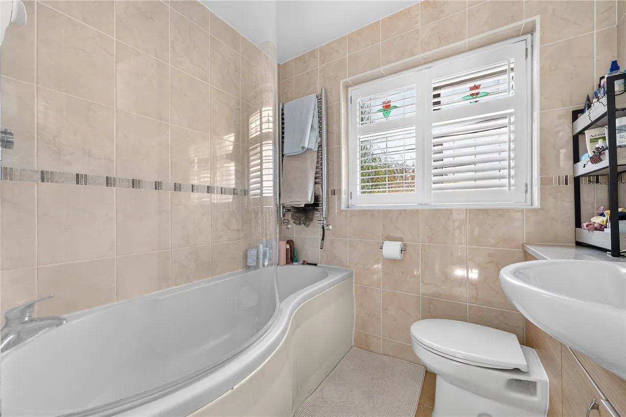 Percheron Drive, Knaphill, GU21, photo 14