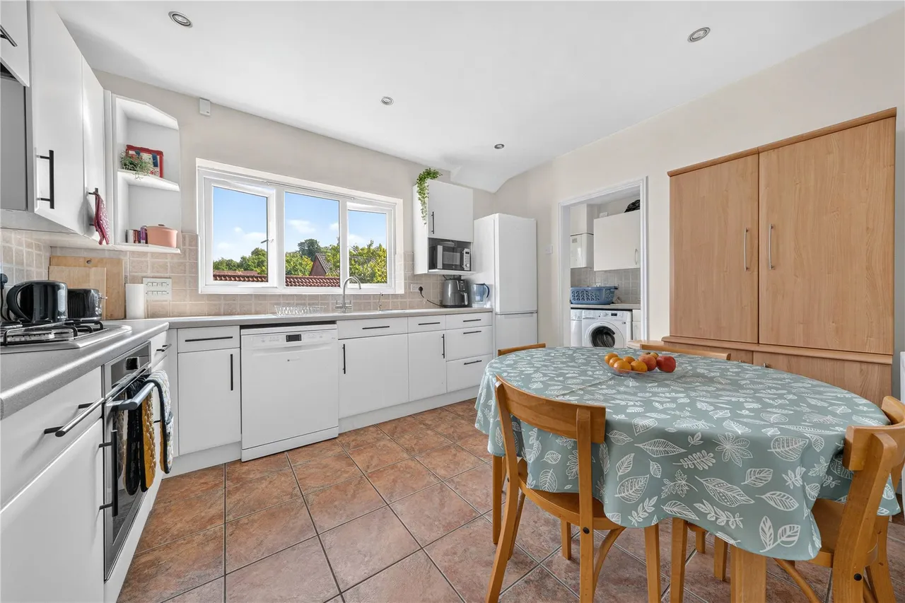 Percheron Drive, Knaphill, GU21, photo 5