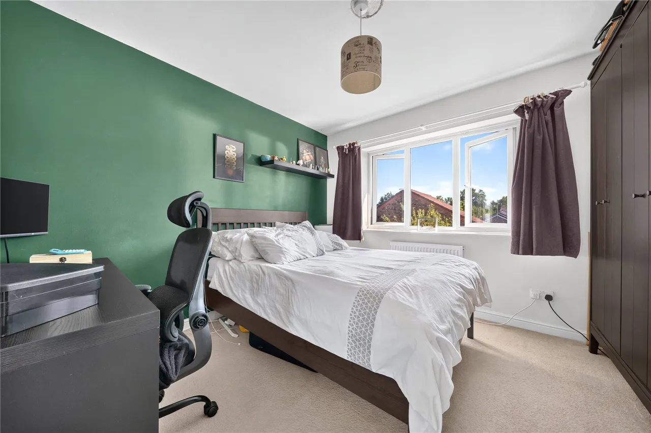 Percheron Drive, Knaphill, GU21, photo 10
