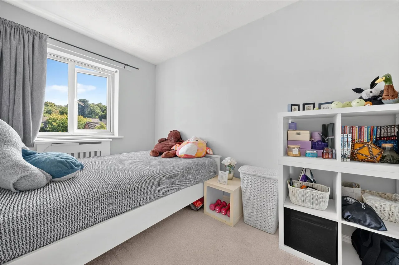 Percheron Drive, Knaphill, GU21, photo 11
