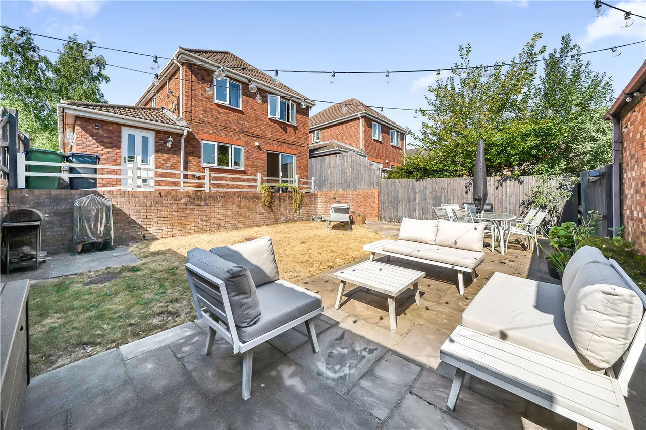 Percheron Drive, Knaphill, GU21, photo 16
