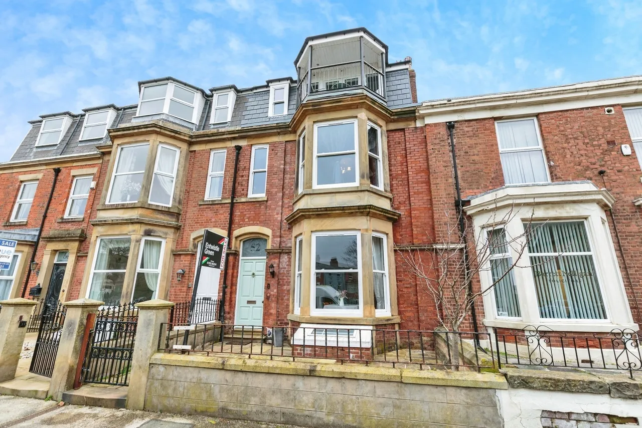 5 bed house for sale, Adelaide Street, Fleetwood, FY7