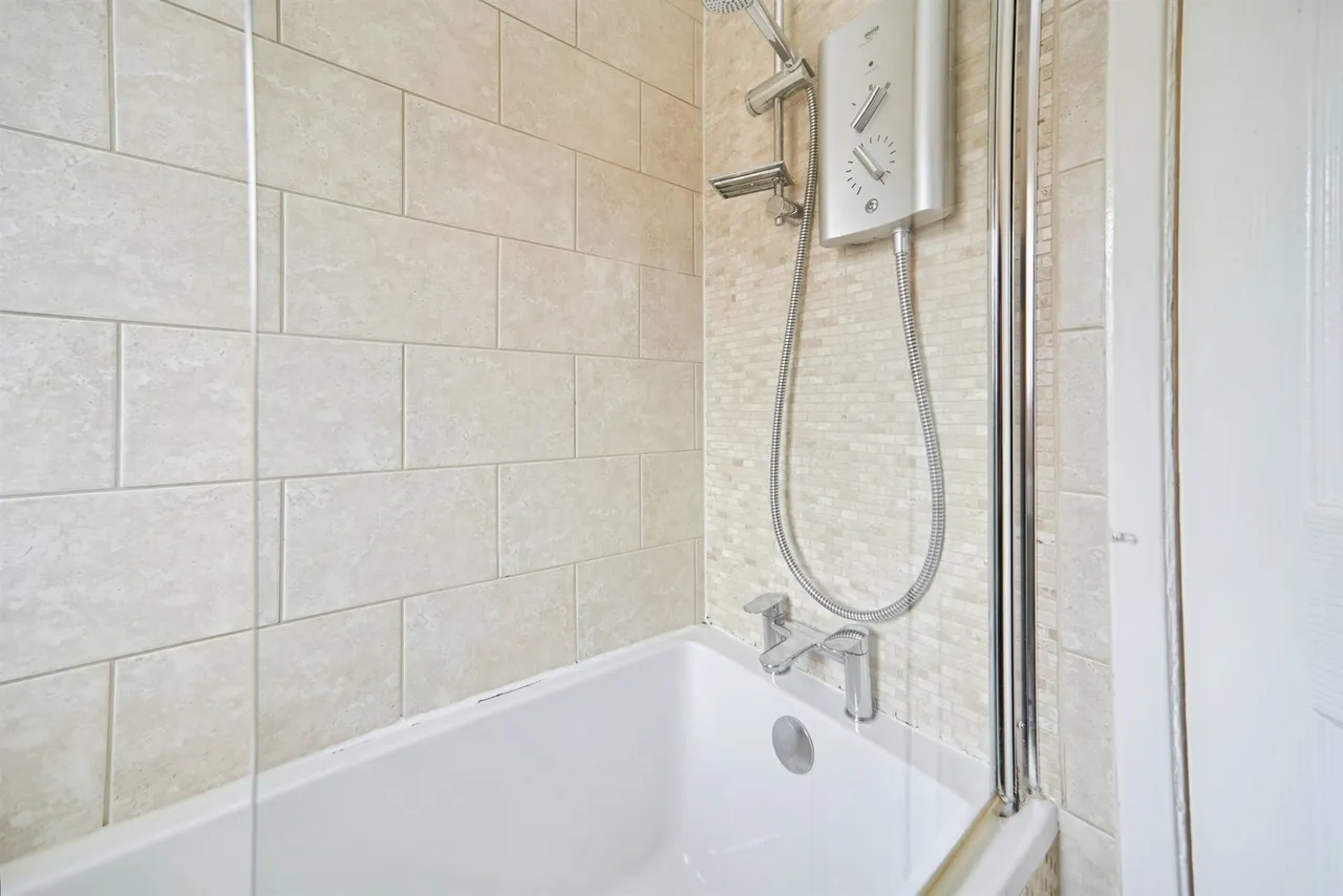 Wykebeck Valley Road, Leeds, photo 11