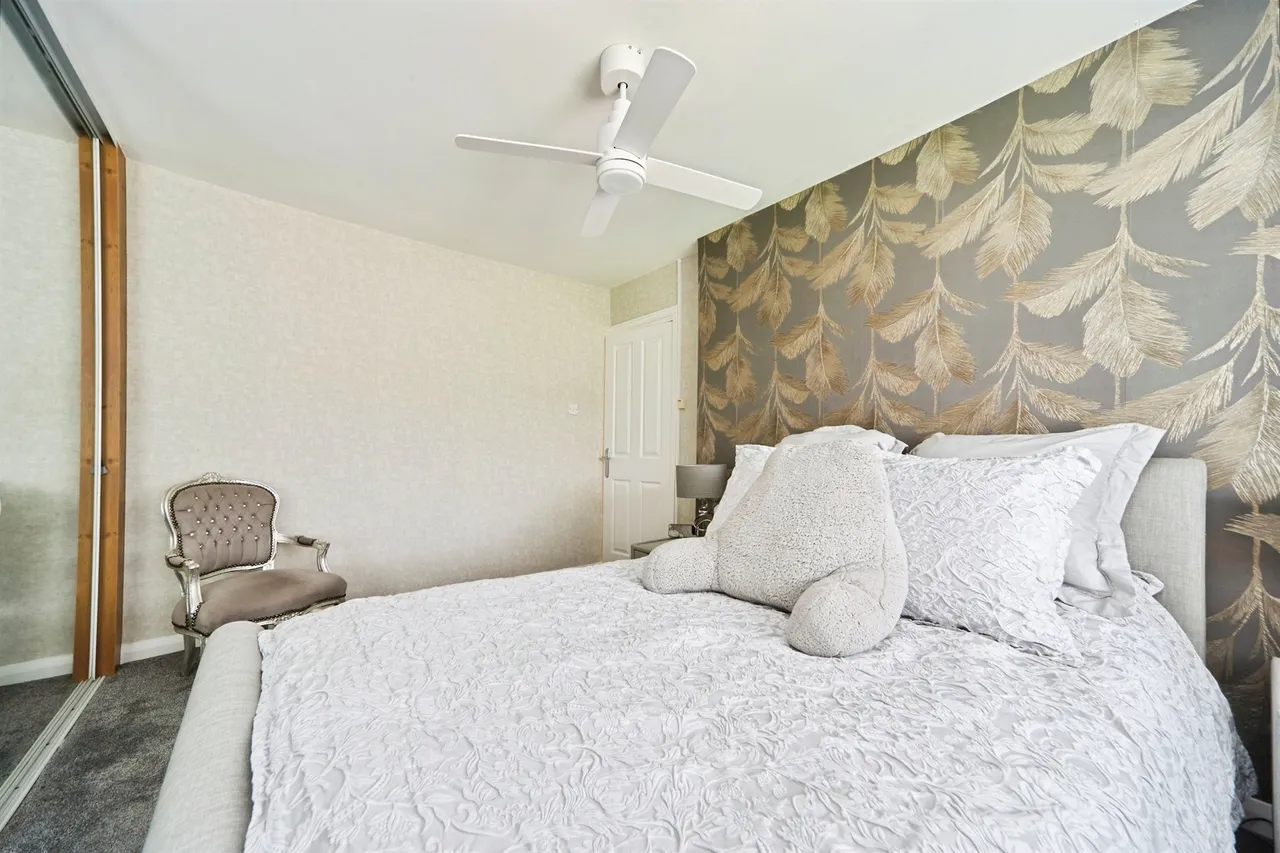 Wykebeck Valley Road, Leeds, photo 12