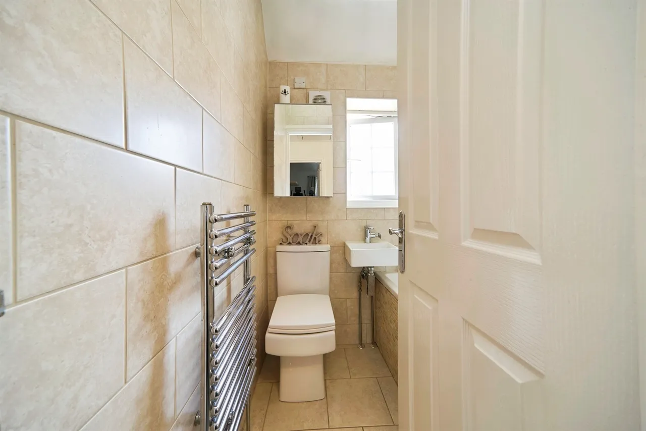 Wykebeck Valley Road, Leeds, photo 10