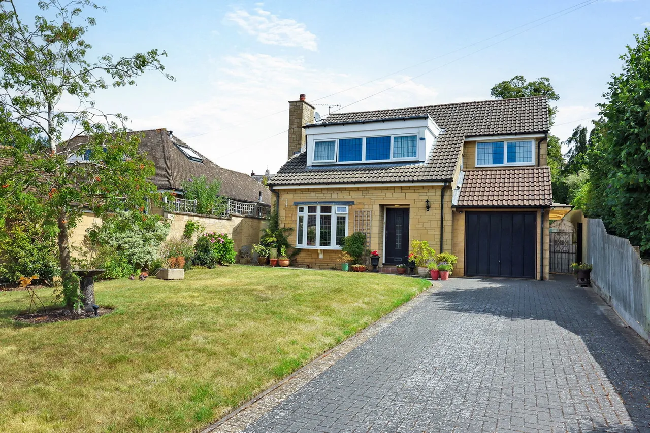 3 bed house for sale, Charlton Drive, Charlton Kings, GL53