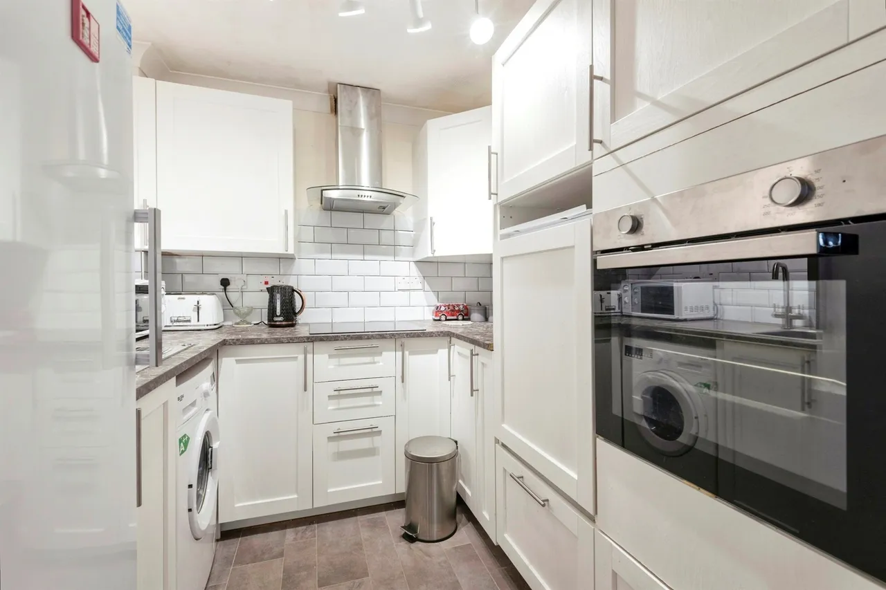 Collingwood Court, Royston, photo 4