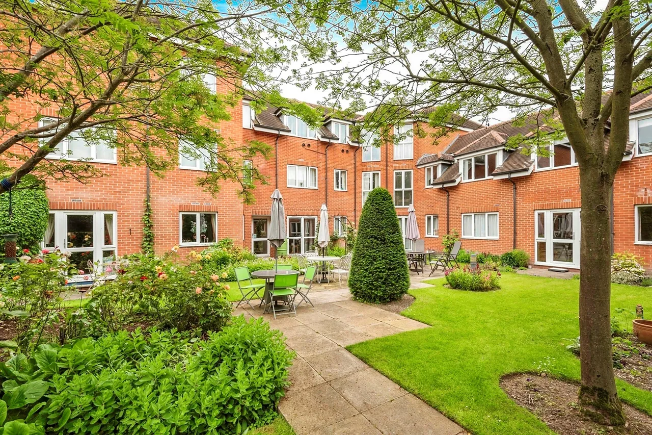 Collingwood Court, Royston, photo 11