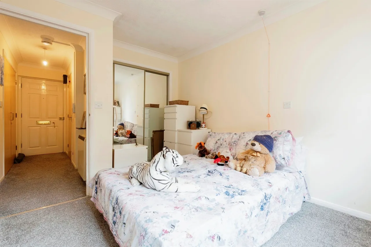 Collingwood Court, Royston, photo 6