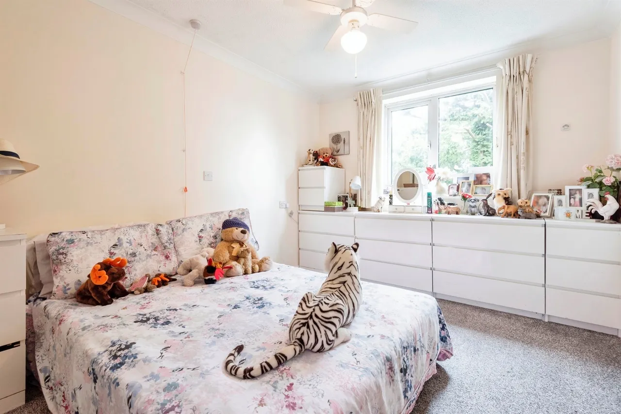 Collingwood Court, Royston, photo 7