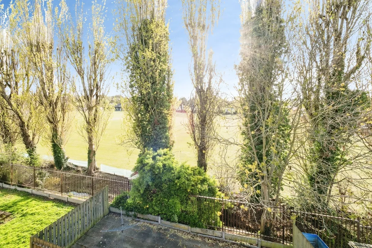 Orchid Close, Abridge, Romford, Essex, RM4, photo 6