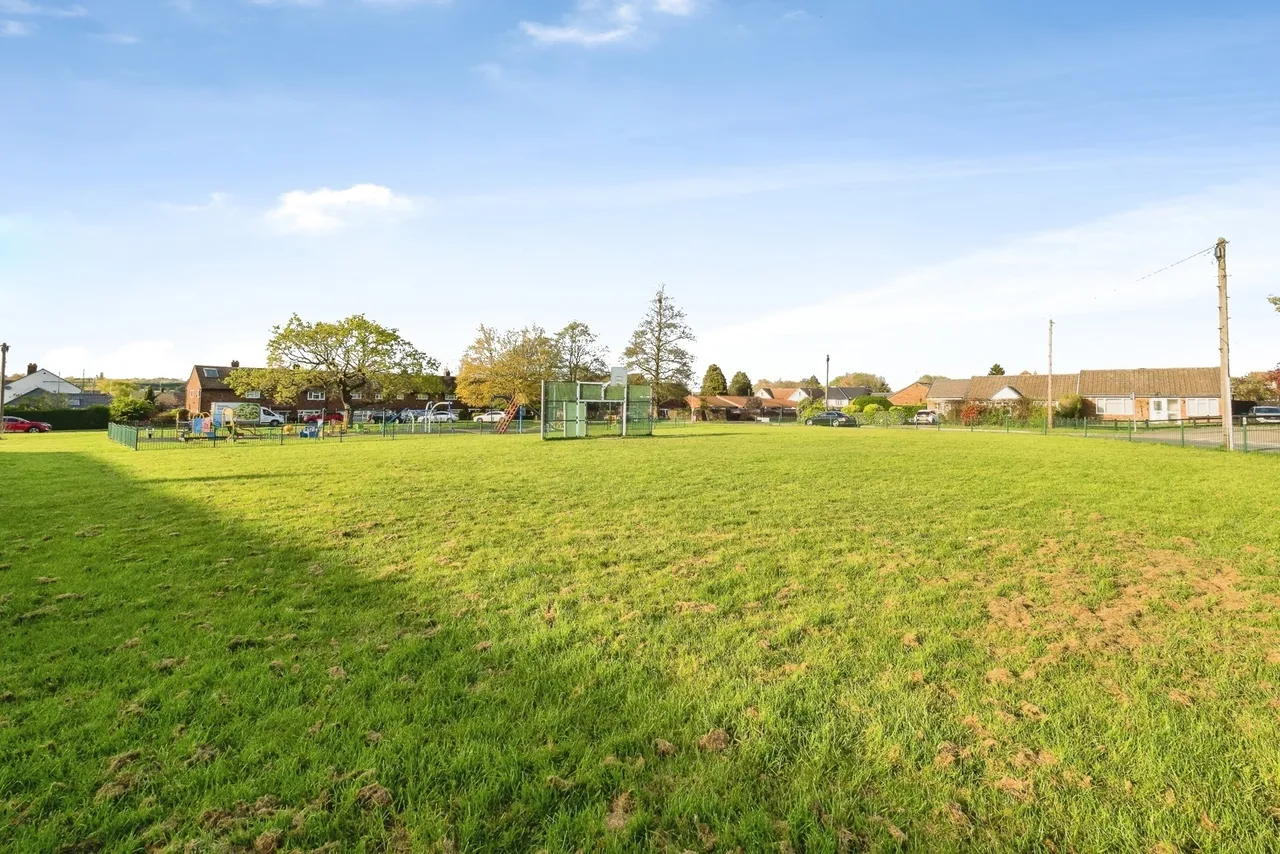 Orchid Close, Abridge, Romford, Essex, RM4, photo 14