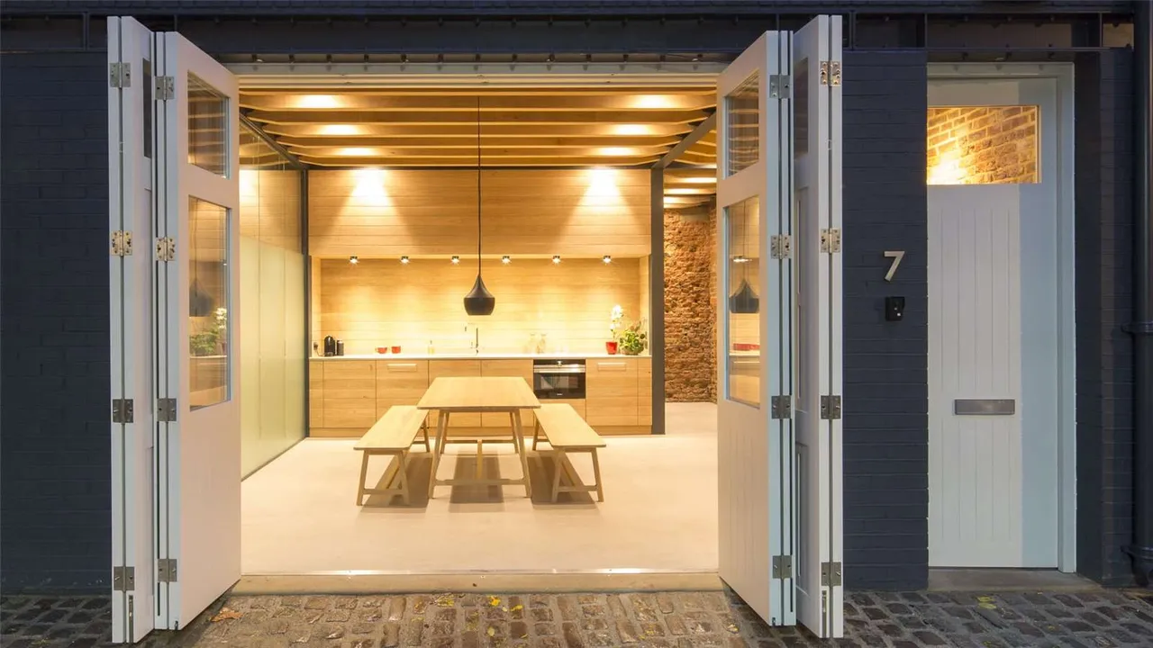 3 bed house for sale — Southwick Mews, London, W2 1JG
