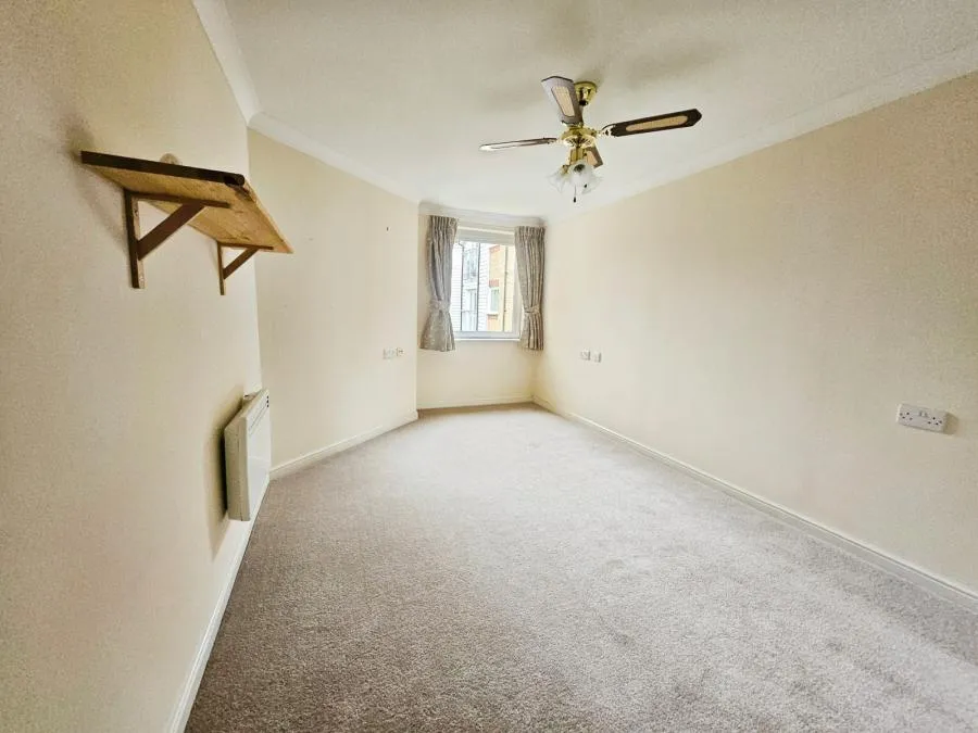 Millfield Court, Crawley, RH11, photo 6