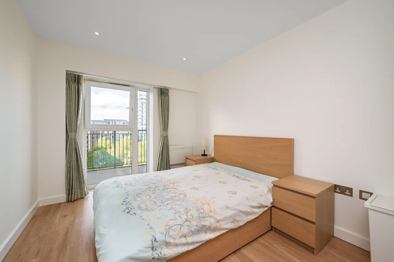 London, NW9, photo 6