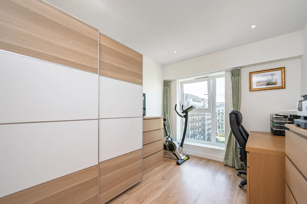 London, NW9, photo 8
