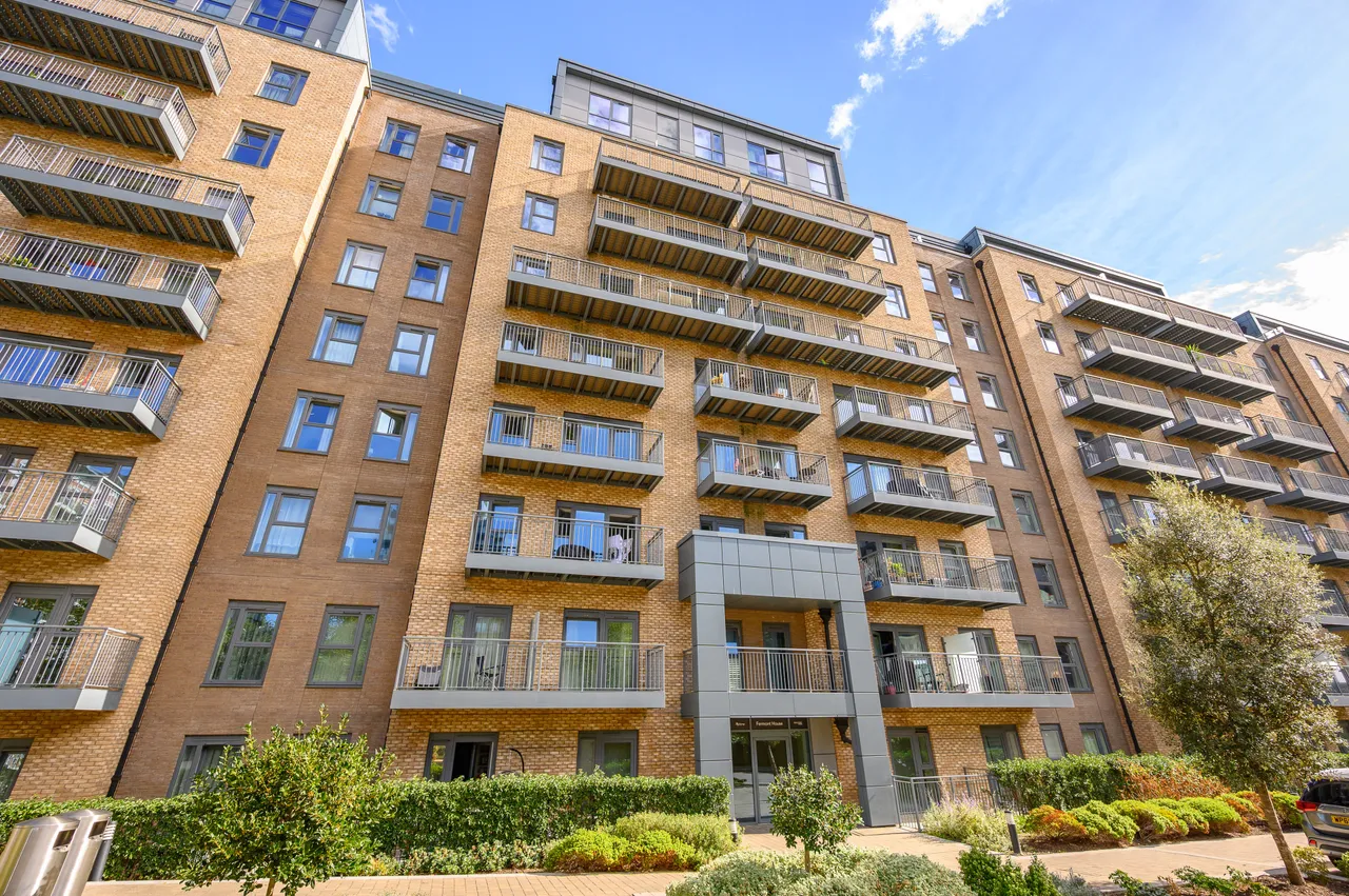 3 bed flat for sale, London, NW9