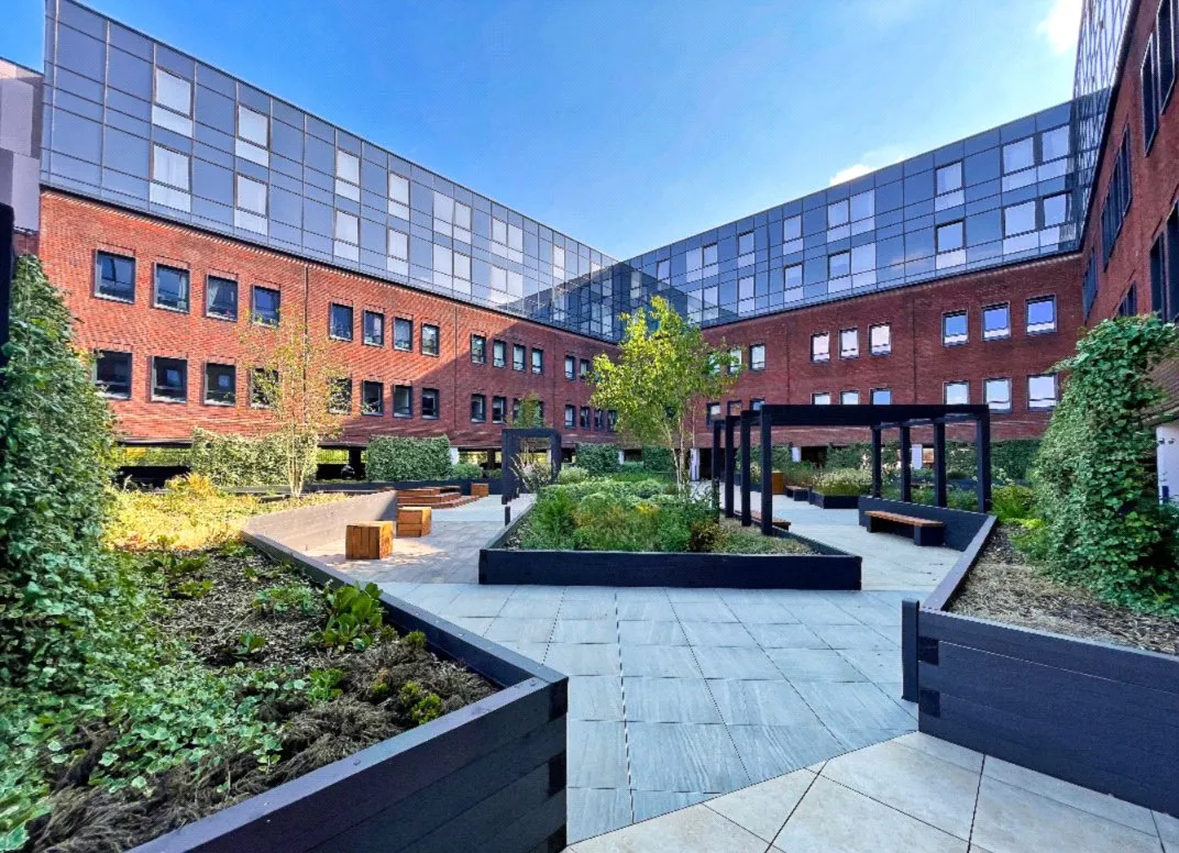2 bed flat to rent, Pembroke Broadway, Camberley, GU15