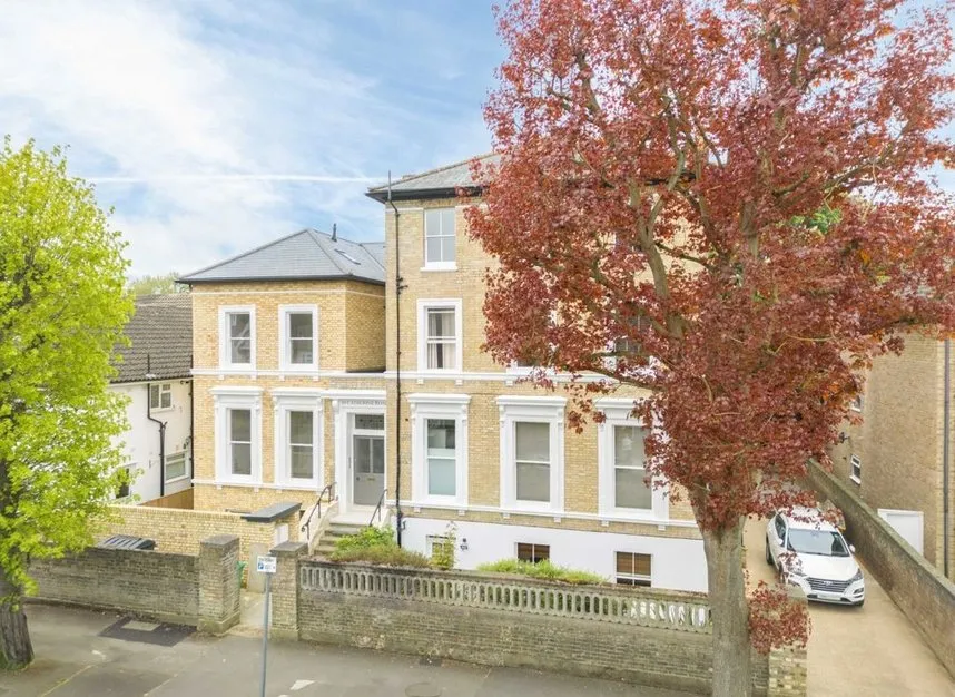 4 bed house to rent — Catherine Road, Surbiton, KT6