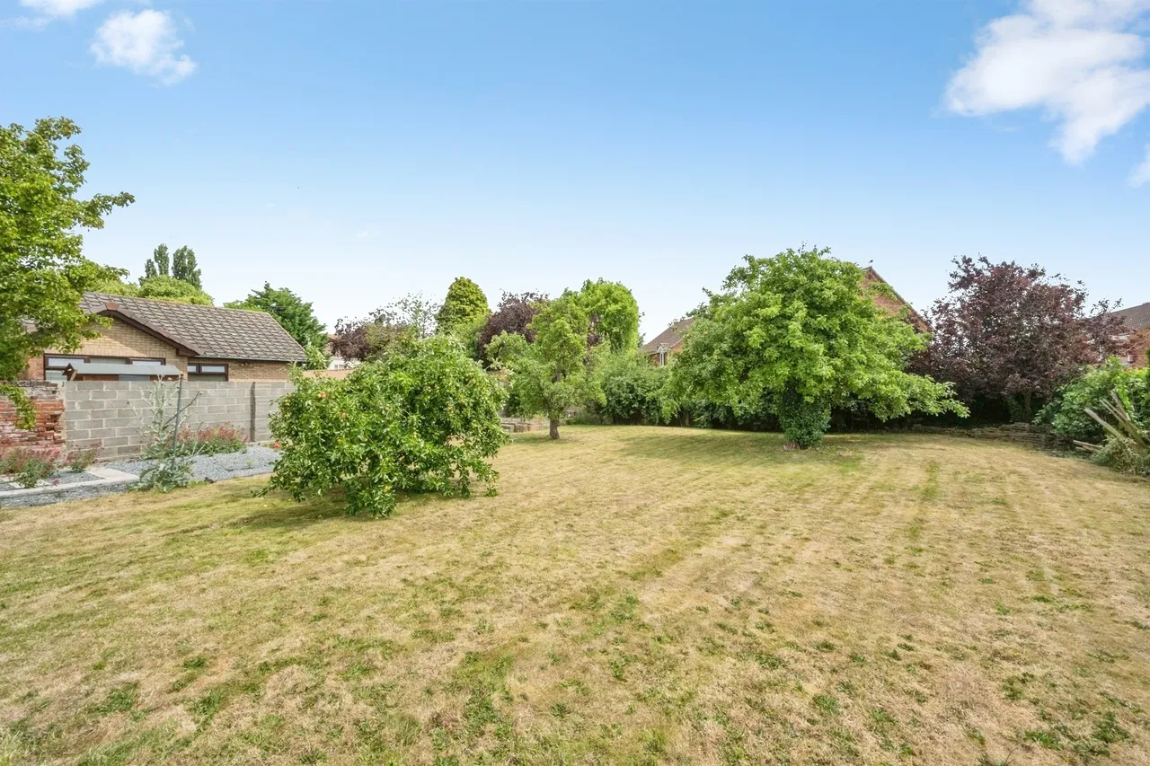 High Street, Burringham, DN17, photo 16