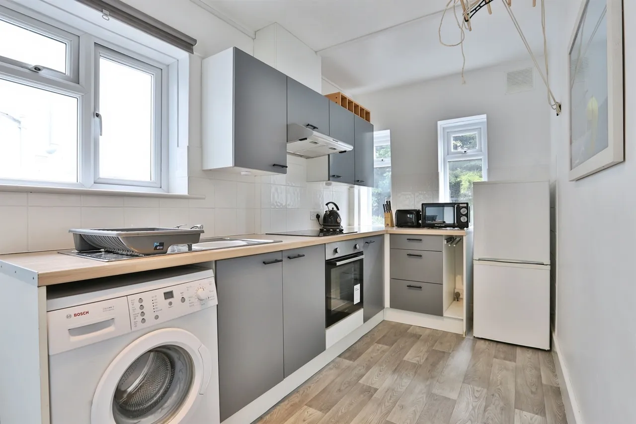 Castle Lane East, Bournemouth, photo 5
