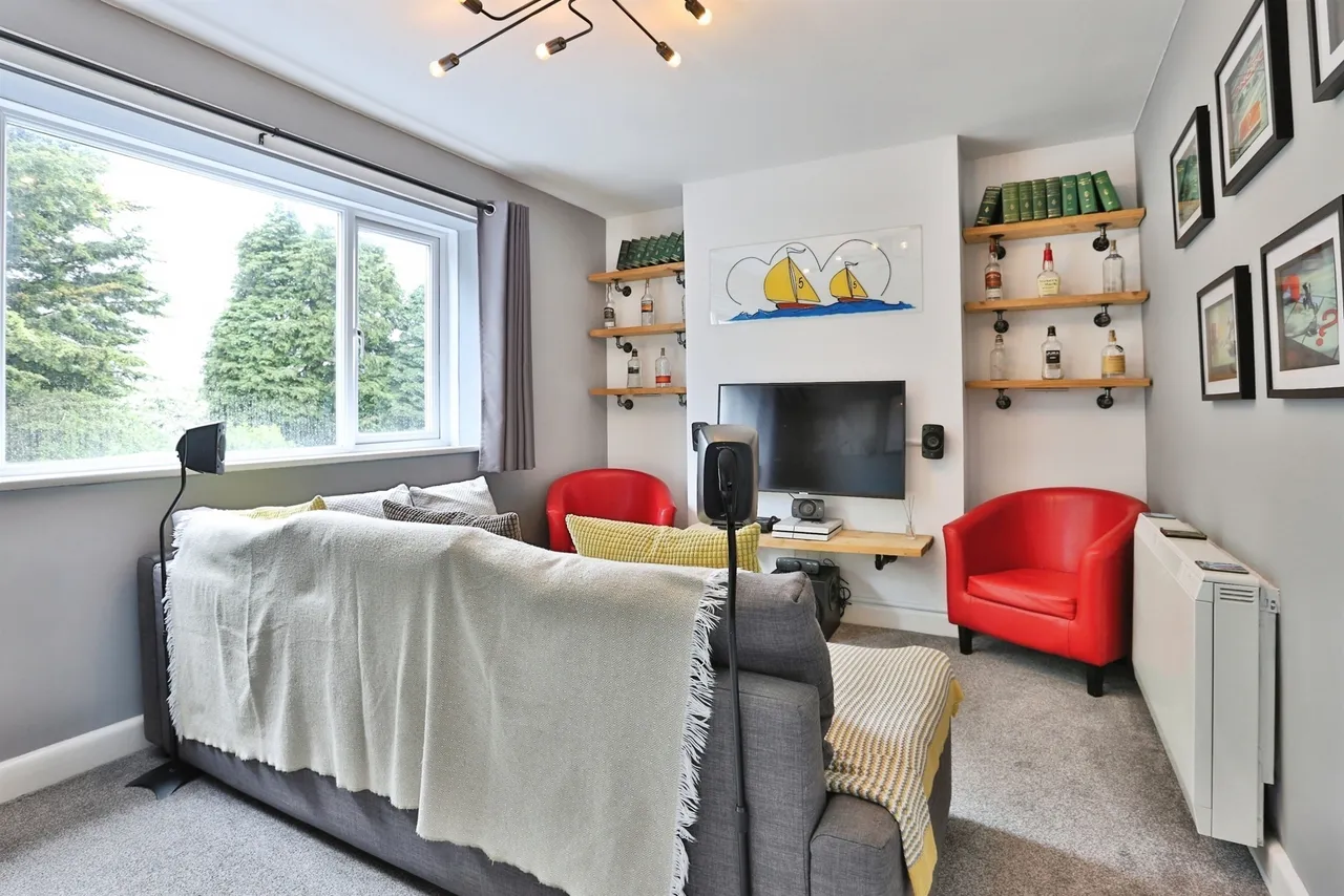 2 bed flat for sale — Castle Lane East, Bournemouth