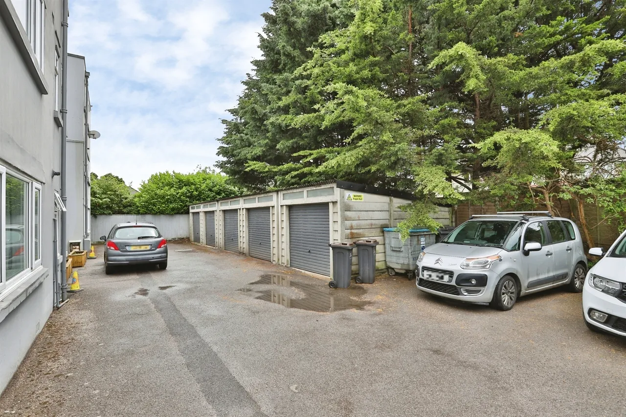 Castle Lane East, Bournemouth, photo 12