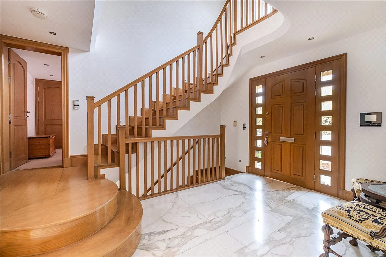 Cottenham Park Road, London, SW20, photo 2