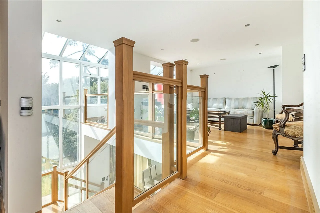 Cottenham Park Road, London, SW20, photo 5