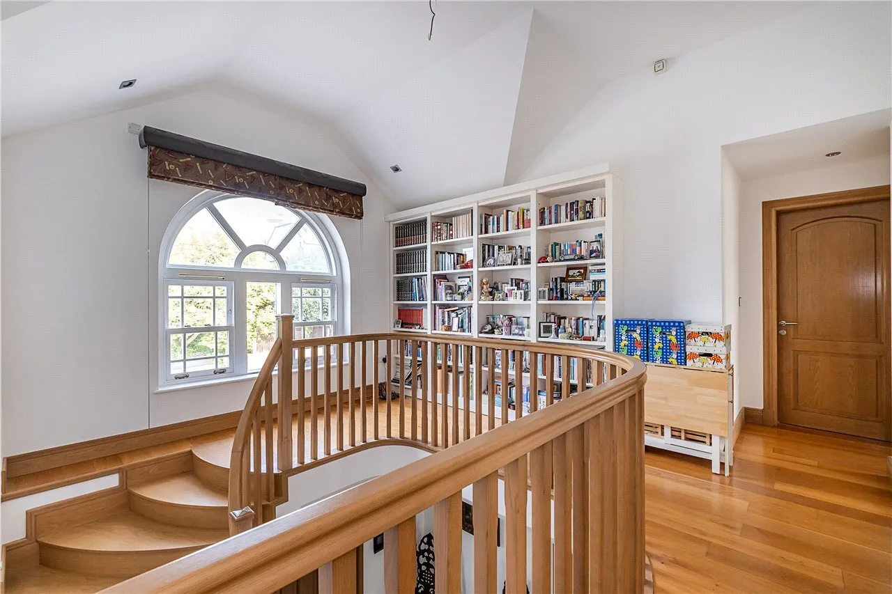 Cottenham Park Road, London, SW20, photo 9