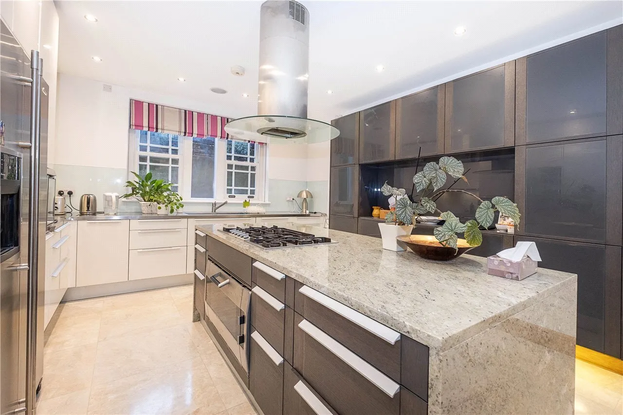 Cottenham Park Road, London, SW20, photo 6