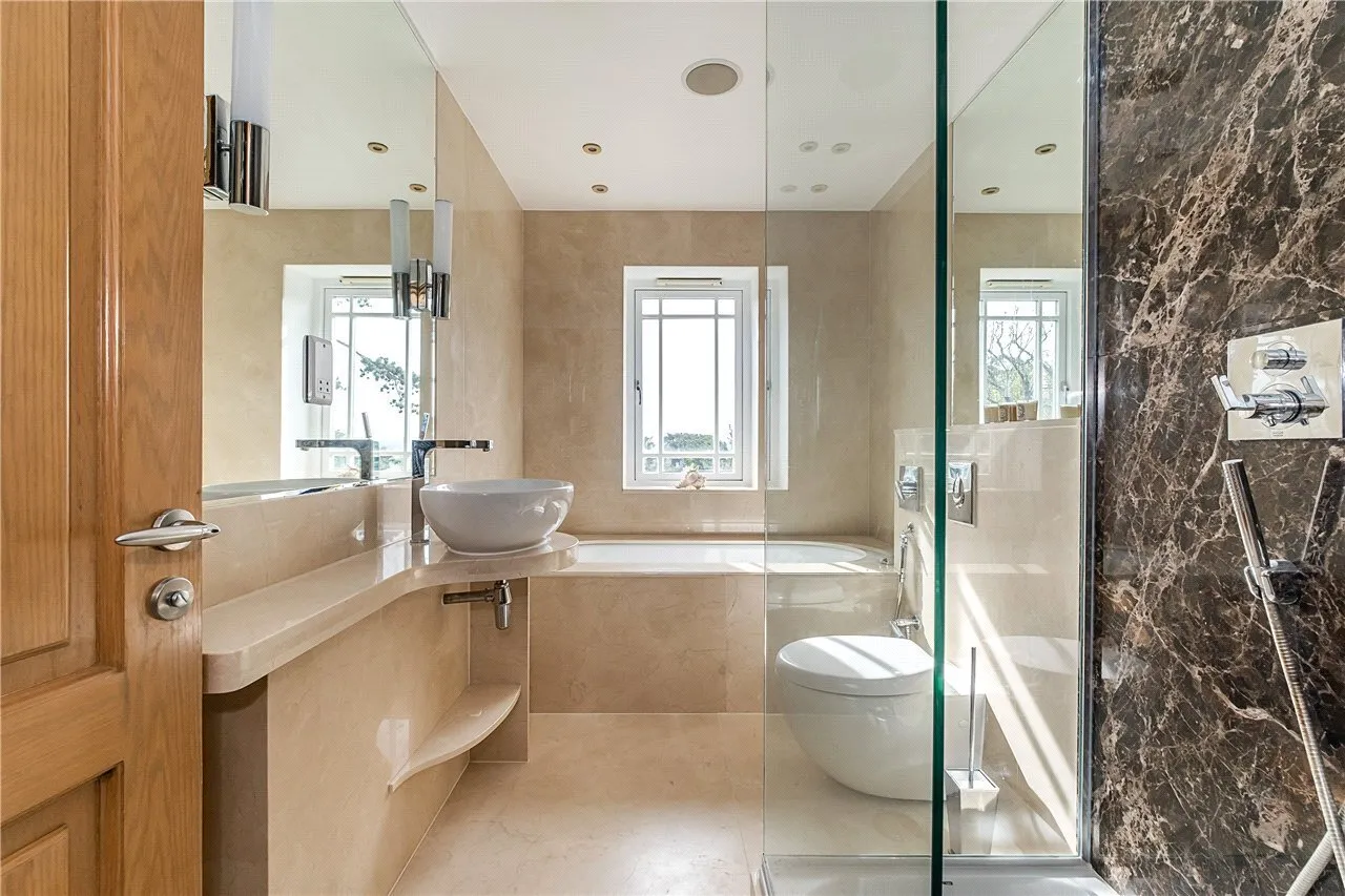 Cottenham Park Road, London, SW20, photo 11