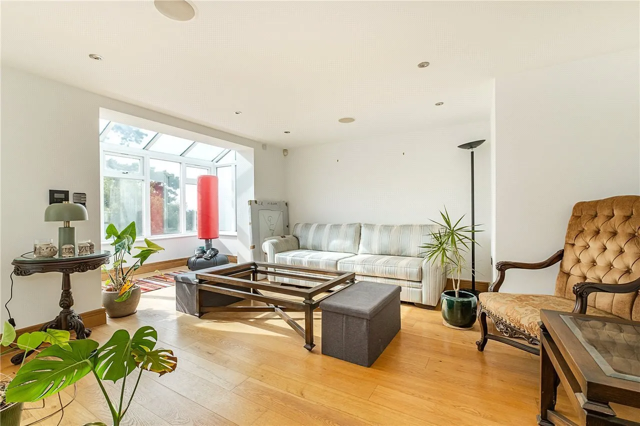 Cottenham Park Road, London, SW20, photo 4