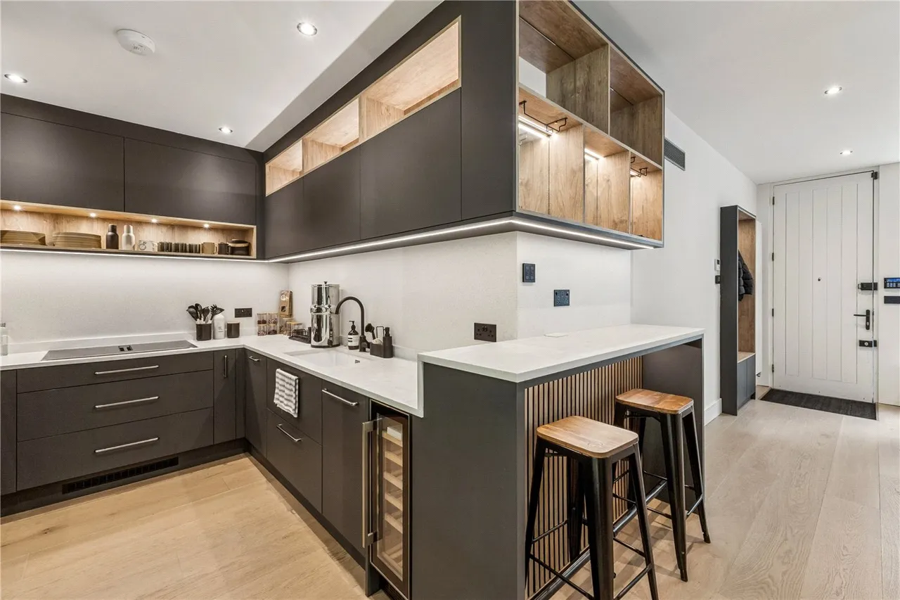 Lancaster Mews, London, W2, photo 12
