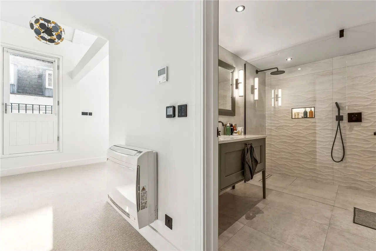 Lancaster Mews, London, W2, photo 3