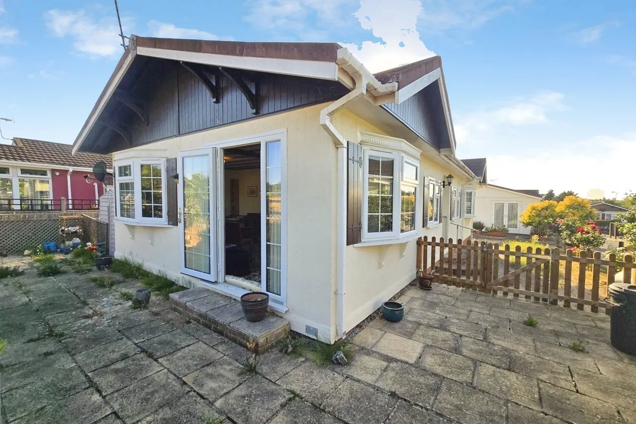 The Oaks, Surrey Hills Park, Normandy, Surrey, GU3 2BQ, photo 5
