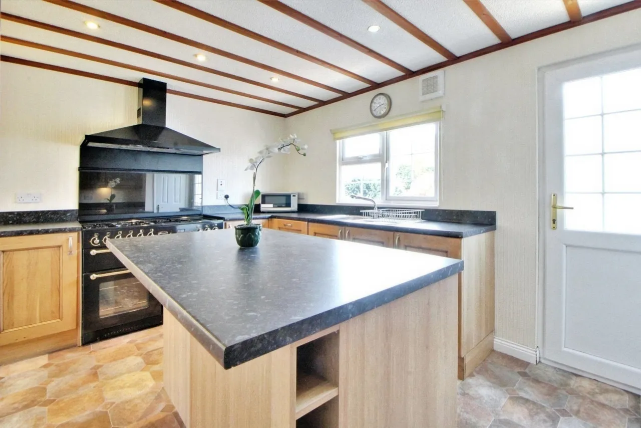 The Oaks, Surrey Hills Park, Normandy, Surrey, GU3 2BQ, photo 10
